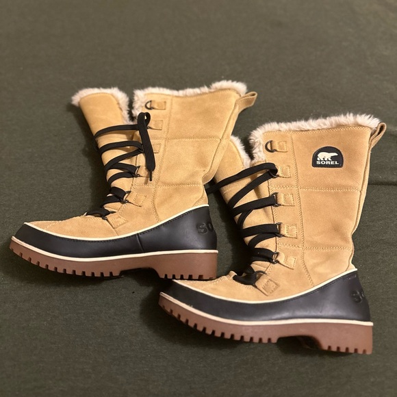 Sorel Winter Boots - Picture 1 of 3